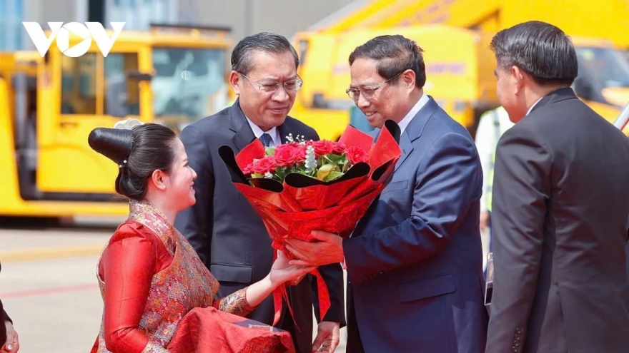 PM Pham Minh Chinh arrives in Vientiane for ASEAN Summits